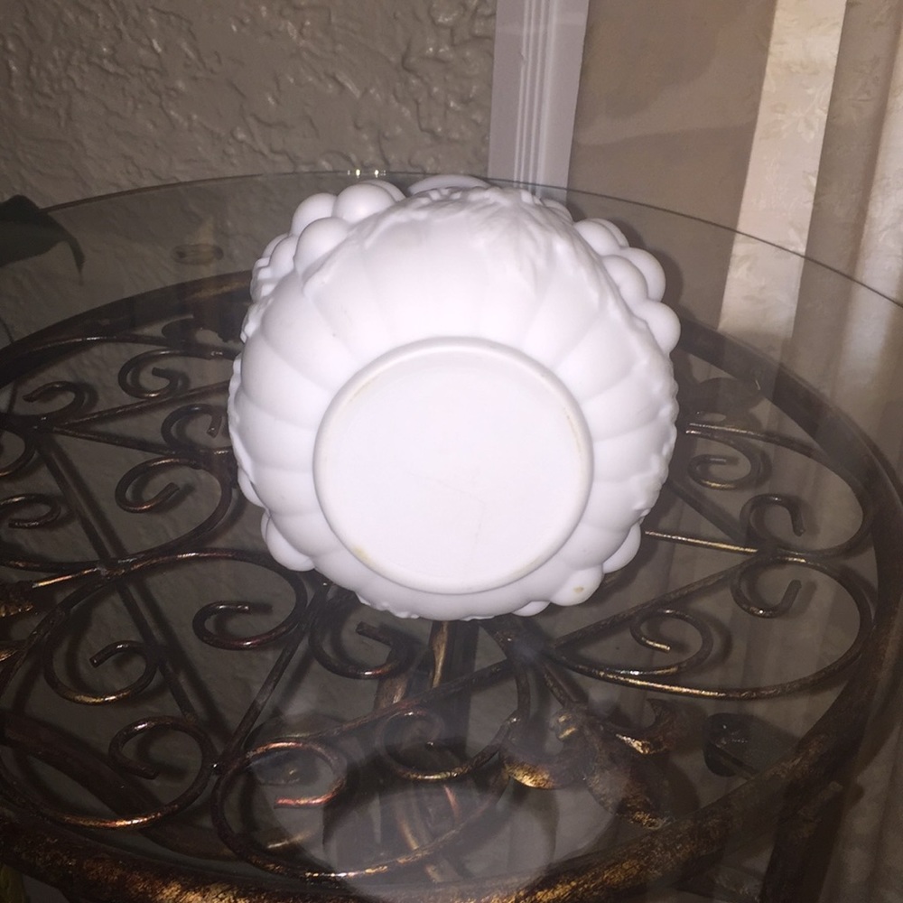 Vintage Milk Glass Vase - Picture 5 of 5